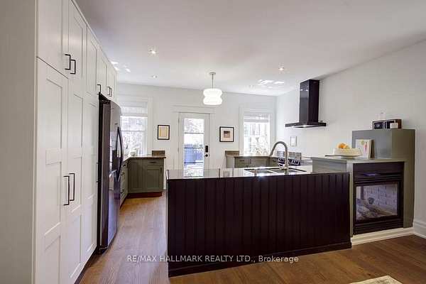 39 Dixon Ave